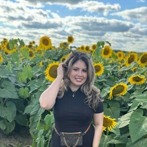 Meet your Posher, Noura